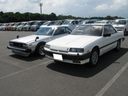 「鉄仮面」RSターボ（60年式、R30系）と「ジャパン」（55年式、C210系）の「昭和車」スカイライン