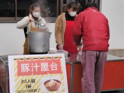 会場前には豚汁屋台