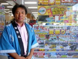 抱負を語る宮野雅直店長