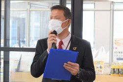 企画説明を行う黒川会場長