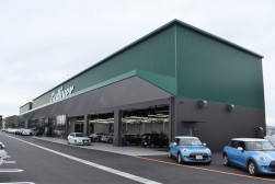 店舗は整備工場を併設