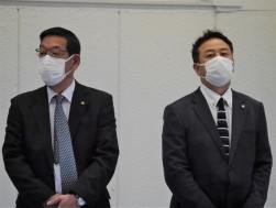 左からＪＵ長崎の東理事長と得丸健一流通委員長