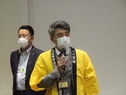 挨拶に立つ武藤部会長