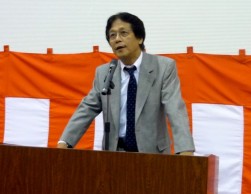 挨拶に立つ山口勝治社長