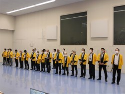 月初のＡＡにはＪＵ福岡の全役職員が整列（５日開催の花火まつり）