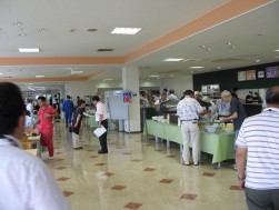 食堂の混雑からも、会員の取引意欲がみえる