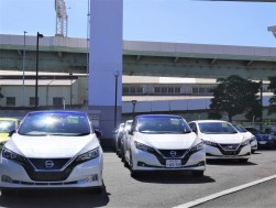 ディーラーコーナーにＥＶ「リーフ」など特選車が多数集まった