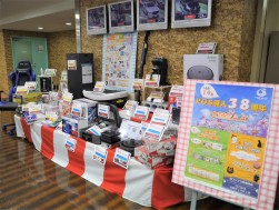 １０月１９日「ＰＯＳ導入３８周年大記念ＡＡ」の賞品を展示した