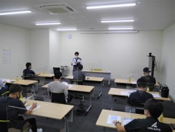 座学では骨格の基本などを学んだ