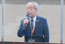 来賓代表で挨拶を述べるJU中部・松本会長