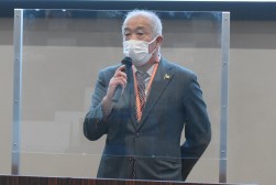 来賓代表で挨拶を述べるJU中部・奥村流通委員長