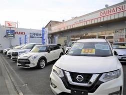 良質な車両が目を引く展示場