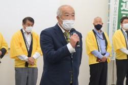 来賓を代表して挨拶を行うＪＵ中部・奥村流通委員長