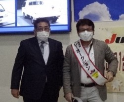 千﨑理事長（左）と佐藤流通委員長（右）