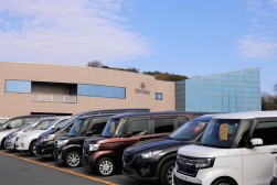 小売り向けの軽自動車も多く集まる