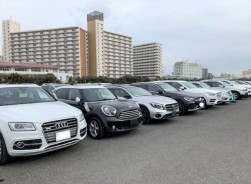 特設「輸入車ＳＵＶコーナー」に並ぶ良質車