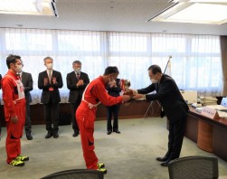 斉藤大臣より国土交通大臣杯が授与された