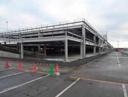 完成間近の立体駐車場（22年12月撮影）