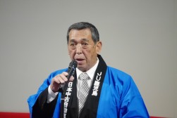 新園理事長があいさつを述べた