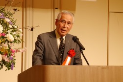 大分整振の渡邊敎和会長が祝賀会で乾杯のあいさつ