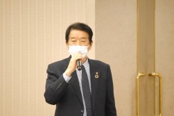 安部会長があいさつを述べた