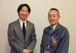 セレモニーでは瀬田社長と菅田会場長が挨拶に立った