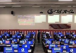 ＡＡ会場の大型プロジェクターでＷＢＣ決勝戦を放映