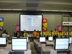 挨拶に立つ梅原健青年部部会長