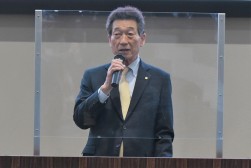 来賓を代表してあいさつを行うＪＵ中販連・海津会長