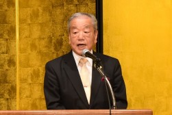 来賓あいさつを行うJU中部・松本会長