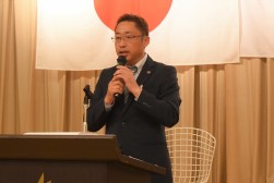 あいさつを行う前青年部会長の長屋氏