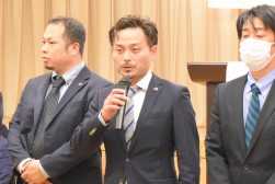 あいさつを行う村井新青年部会長