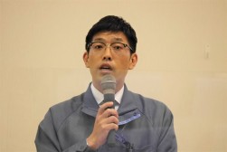 髙山祐輔係長が運営説明を行うとともに感謝の言葉を述べた