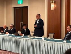 上田会長があいさつを述べた