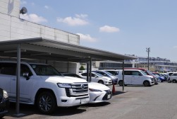 高年式高額車の出品も多く、幅広いバイヤーが来場する