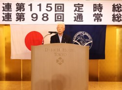 総会であいさつに立つ竹林会長