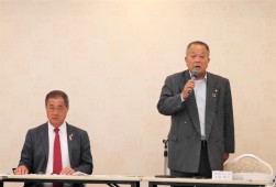 上田会長があいさつを述べた