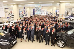 オートプラネット名古屋では１００人を超えるスタッフでイベントを盛り上げる