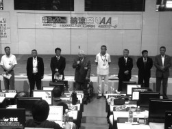挨拶を行う加藤理事長