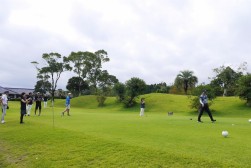 和やかな雰囲気の中、ゴルフコンペを開催