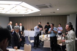 宮崎トヨペットの百野社長が乾杯のあいさつを述べた（写真右）
