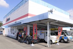 キッチンカーが来場し会員を楽しませた