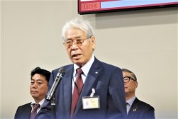 鶴田安憲営業部長が会員、ディーラー各社への感謝の言葉を述べた