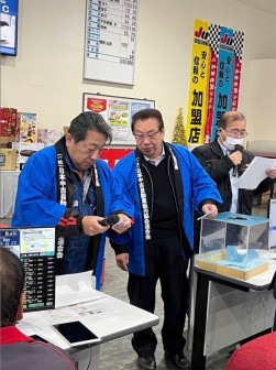 宮古島招待旅行の抽選会を実施