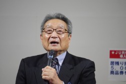 ＪＵコーポレーションの鈴木副会長があいさつに立った