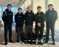 （写真左より）さくらプライベートウェルスマネジメント富田太郎社長、服部 モータース野村栄作取締役、服部モータース奥野文明社長、Ancar城一紘社長、Ancar武本柄徳CFO