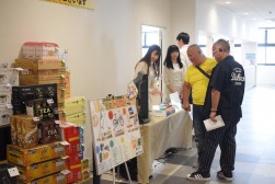 豪華賞品が当たるスロット抽選会を実施