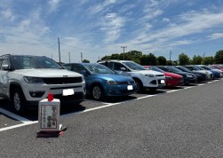 バラエティに富んだ輸入車が並ぶ