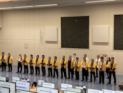 １７日開催「すずらん祭りＡＡ」のセレモニーには役員が登壇した