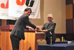 事業利用表彰を実施（写真は流通部門）